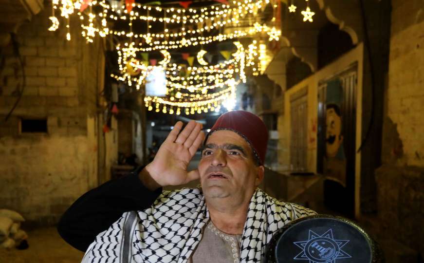 Znate li kako u Gazi bude vjernike na sehur: Posao je obično volonterski